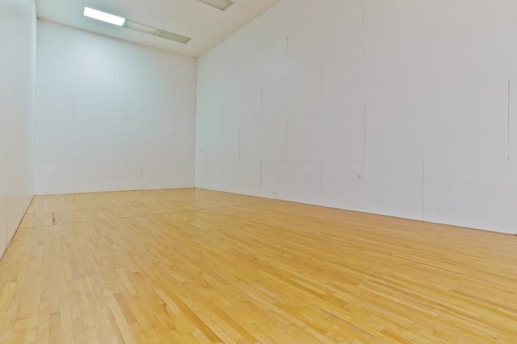 Oakwood Condos - Racquetball Court
